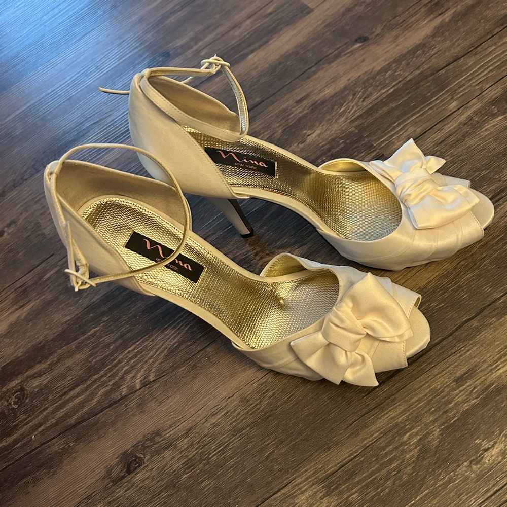Nina Electra Ivory Elegant  Peep-Toe Heels with Bow, Size 10 - Picture 2 of 10